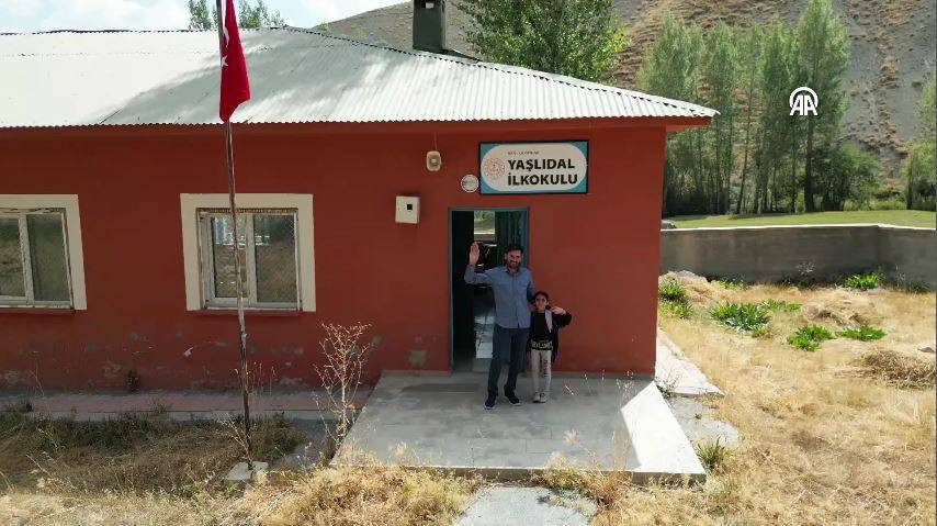 Bu okulda 3 yıldır tek bir öğrenci var. 9 yaşındaki Hasret artık sınıf arkadaşı istiyor - Resim: 1